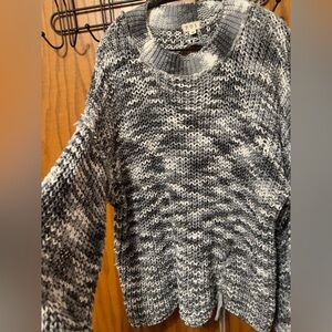 POL Distressed Pullover Sweater With Cutout Back Size Medium